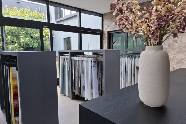 Eliens Showroom wandbekleding